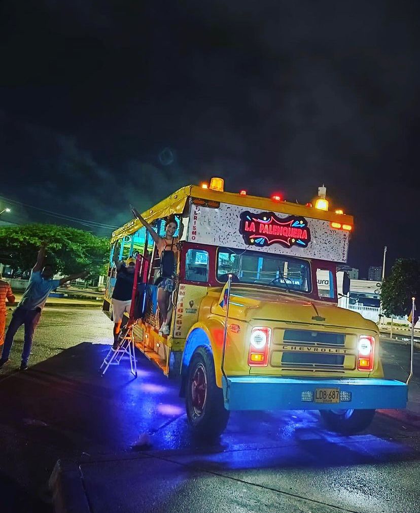 📍TOUR 🎉 CHIVA RUMBERA EN CARTAGENA🇨🇴