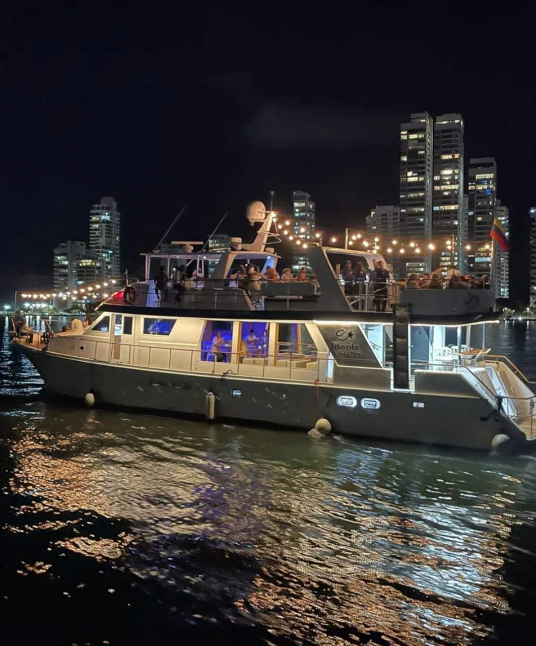 📍CENA ROMÁNTICA EN CATAMARAN POR LAS BAHÍAS DE CARTAGENA