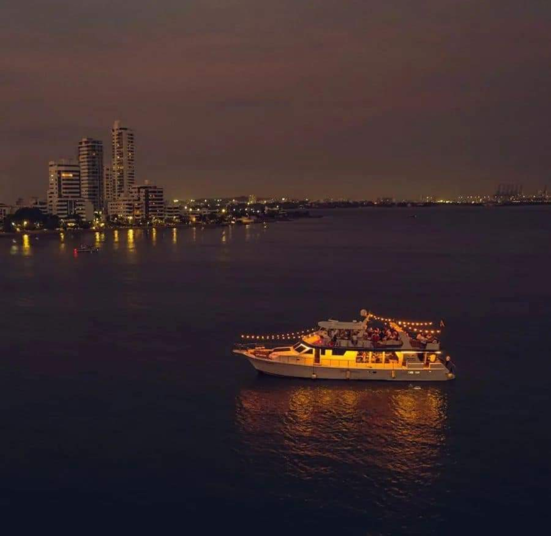 📍CENA ROMÁNTICA EN CATAMARAN POR LAS BAHÍAS DE CARTAGENA