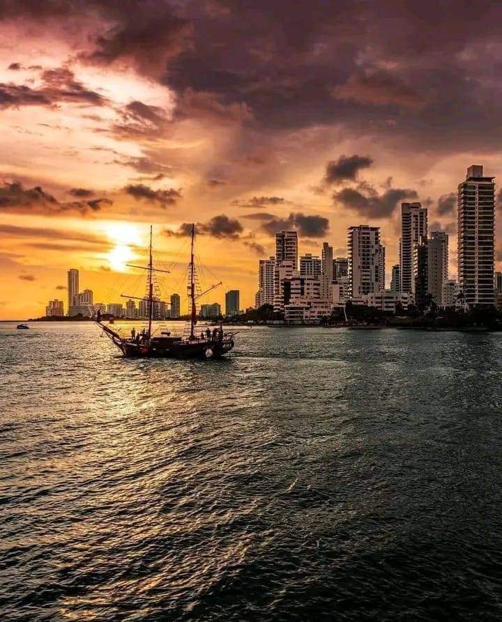 📍ATARDECER VIP EN BOTE DEPORTIVO DE LUJO EN CARTAGENA 🚤✨
