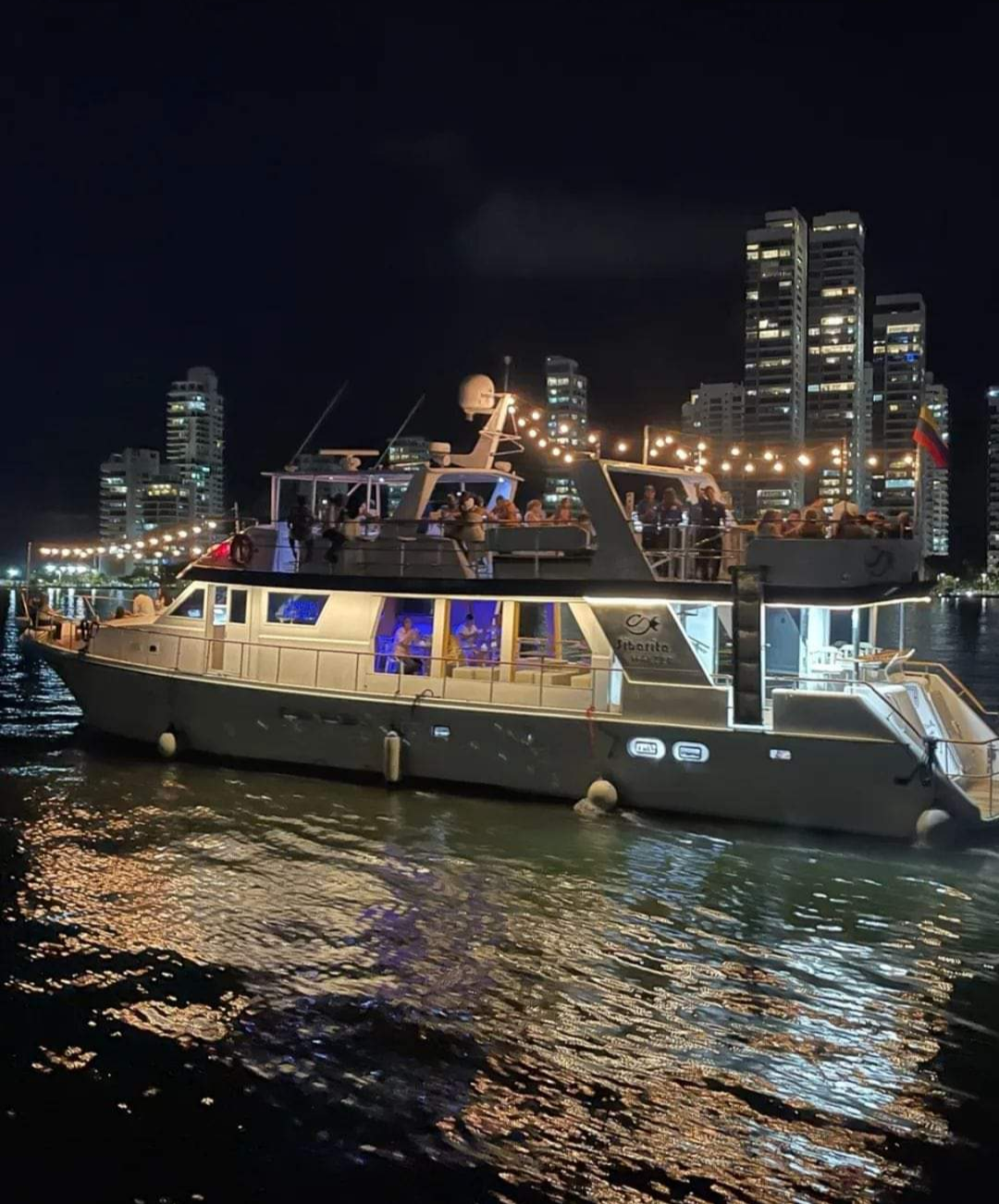 😍CENA ROMÁNTICA EN CRUCERO POR LAS BAHÍAS DE CARTAGENA: UNA EXPERIENCIA ÚNICA DE LUJO Y SABOR ❤️