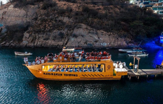 TOUR CATAMARÁN NOCTURNO • Magia y Fiesta en las Bahías de Santa Marta 🌙✨