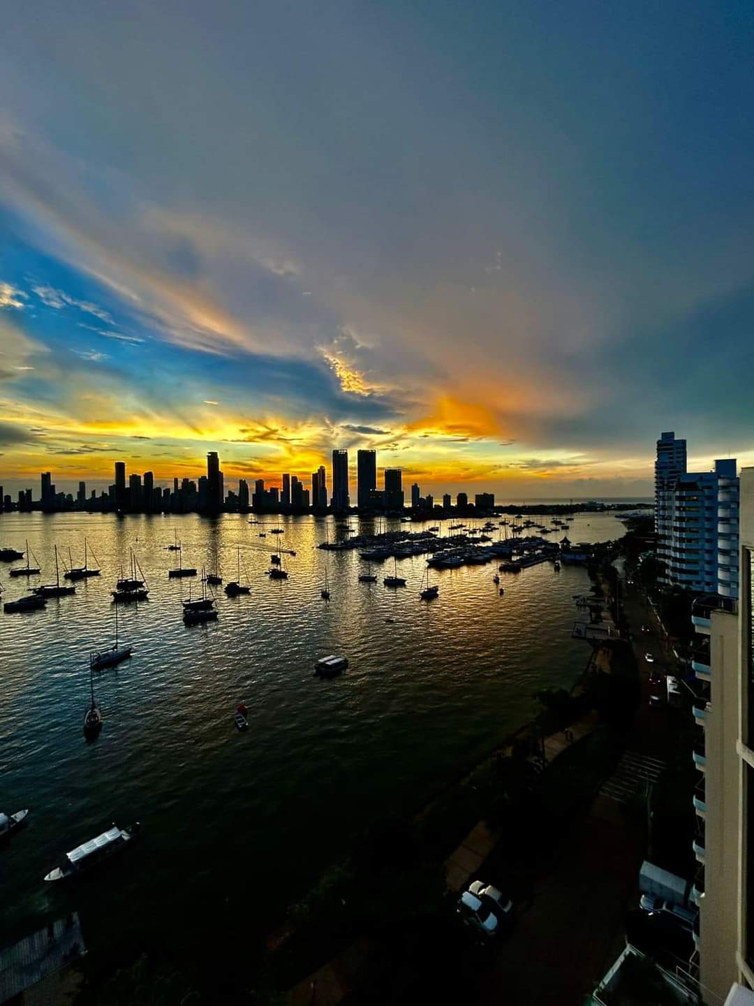 📍Tour Atardecer Cartagena en la Bahía  bote de lujo • Barra libre 🇨🇴