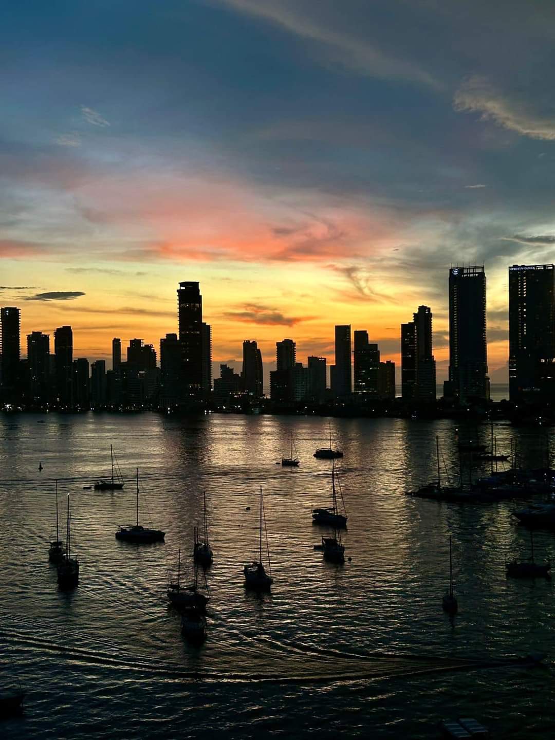 📍Tour Atardecer Cartagena en la Bahía  bote de lujo • Barra libre 🇨🇴